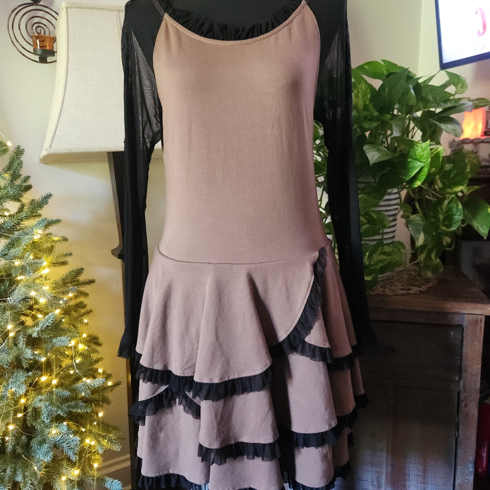 Chic Layered Dress with Black Sleeves